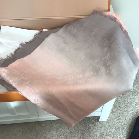Louis Vuitton Accessories - Scarf- pink to grey